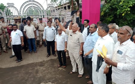 ವಚನ ದರ್ಶನ ಕೃತಿ ಲೋಕಾರ್ಪಣೆಗೆ ವಿರೋಧ: ರವಿಂದ್ರ ಶಾಬಾದಿ, ಆರ್ ಜಿ ಶೆಟಗಾರ, ಆರ್ ಕೆ ಹುಡುಗಿ, ಸುನಿಲ್ ಮಾನ್ಪಡೆ ಸೇರಿ ಹಲವರ ಬಂಧನ