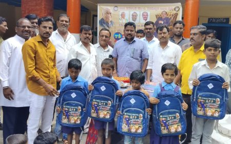 ಗೃಹ ಸಚಿವ ಡಾ ಜಿ ಪರಮೇಶ್ವರ 73ನೇ ಹುಟ್ಟು ಹಬ್ಬದಂದು ಮಕ್ಕಳಿಗೆ‌ ನೋಟಬುಕ್ ಪೆನ್ ವಿತರಣೆ