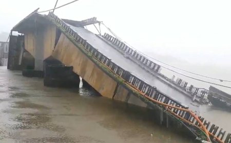 ಕಾಳಿ  ಸೇತುವೆ ಕುಸಿತ ಟ್ರಕ್ ಚಾಲಕ ಅಪಾಯದಿಂದ ಪಾರು