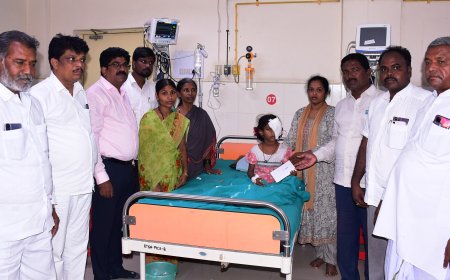 ಬೀದಿ ನಾಯಿ  ಕಚ್ಚಿ  ಗಾಯಾಳಾದ ದೀಪಾಲಿ ಕುಟುಂಬಕ್ಕೆ  ಸರ್ಕಾರದಿಂದ ೫ ಲಕ್ಷ ಪರಿಹಾರಕ್ಕೆ : ನಿಂಬಾಳಕರ್ ಆಗ್ರಹ