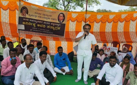 ಗುಲ್ಬರ್ಗಾ ವಿಶ್ವವಿದ್ಯಾಲಯ ಸ್ನಾತಕೋತ್ತರ ಪದವಿ ಅತಿಥಿ ಉಪನ್ಯಾಸಕರ ಸತ್ಯಾಗ್ರಹಕ್ಕೆ    ಶಶೀಲ್ ಜಿ ನಮೋಶಿ ಬೆಂಬಲಿಸಿದ