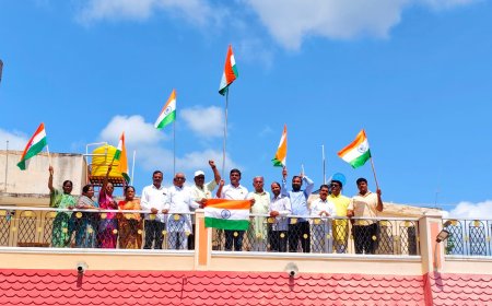 ದಿ ವಾಲ್ಮೀಕ ನಾಯಕ ಅವರ ಮನೆಯ ಮೇಲೆ ತಿರಂಗಾ ಅಭಿಯಾನ