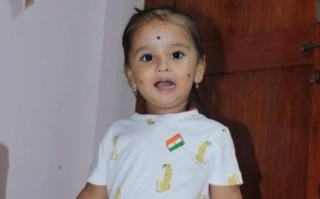 ಧ್ವಜ ನೋಡಿದ ತಕ್ಷಣ ರಾಷ್ಟ್ರ ಭಕ್ತಿ ಮೆರೆದ 2 ವರ್ಷದ ಕೂಸೂ