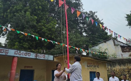 ಚೌಡೇಶ್ವರಿ ಶಾಲೆಯಲ್ಲಿ ಡಾ.ಇಂದಿರಾ ಶಕ್ತಿ ಅವರು  ಧ್ವಜಾರೋಹಣ ನೆರವೇರಿಸಿದರು