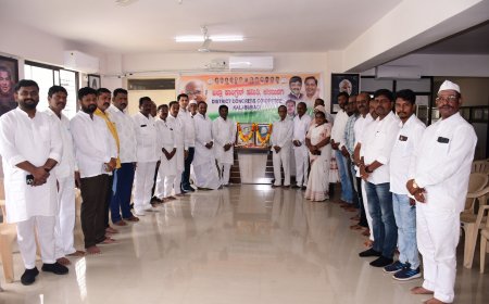 ಕಾಂಗ್ರೆಸ್ ಕಚೇರಿಯಲ್ಲಿ ರಾಜೀವಗಾಂಧಿ, ಡಿ .ದೇವರಾಜ ಅರಸು ಅವರು ಜನ್ಮದಿನಾಚರಣೆ