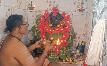 ವಾಡಿ ಯಲ್ಲಿ ಶ್ರಾವಣ ಶನಿವಾರದ ಪ್ರಯುಕ್ತ ಆಂಜನೇಯನಿಗೆ ವಿಶೇಷ ಅಲಂಕಾರ