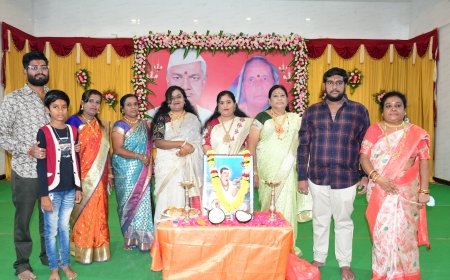 ಜಮಶೆಟ್ಟಿ ಪರಿವಾರದಿಂದ ಬಸವಣ್ಣನವರ ಭಾವಚಿತ್ರಕ್ಕೆ ಪೂಜಿಸಲ್ಲಿ ಅನ್ನ ಸಂತರ್ಪಣೆ ಮಾಡಿದರು.