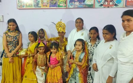 ವಾಡಿ ಯಲ್ಲಿ ಕೃಷ್ಣ ಜನ್ಮಾಷ್ಟಮಿ ಪ್ರಯುಕ್ತ ಕೃಷ್ಣ ರಾಧೆಯರ ವೇಷಧಾರಿಗಳಾದ ಮಕ್ಕಳು.