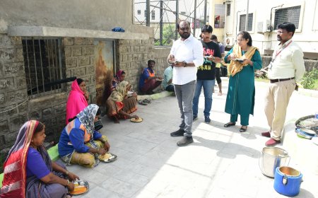 ಪೌರ ಕಾರ್ಮಿಕರ ಜೋತೆ ಸ್ಥಾಯಿ ಸಮಿತಿಯ ಅಧ್ಯಕ್ಷ ಸಚಿನ ಶಿರವಾಳ ಉಪಹಾರ ಸೇವನೆ