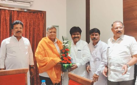 ಮಾಜಿ ಮುಖ್ಯಮಂತ್ರಿ ಜಗದೀಶ್ ಶೆಟ್ಟರ್ ಗೆ ಡಾ.ಅಂಬಾರಾಯ ಅಷ್ಠಗಿ ಯವರಿಂದ ಸನ್ಮಾನ