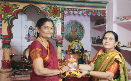 ಆರೋಗ್ಯ ಭಾಗ್ಯಕ್ಕಾಗಿ ಪುಸ್ತಕ ಬಾಗಿನ ನೀಡಿದ ರೇಖಾ ಶಿವರಾಜ ಅಂಡಗಿ