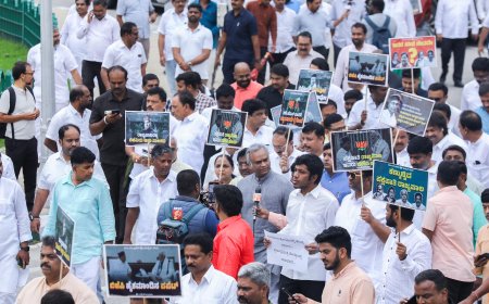 ಮುಡಾ ಪ್ರಕರಣ,ರಾಜ್ಯಪಾಲರಿಗೆ ಮನವಿ ಸಲ್ಲಿಸಿದ ಕಾಂಗ್ರೆಸ್‌ ನಾಯಕು.