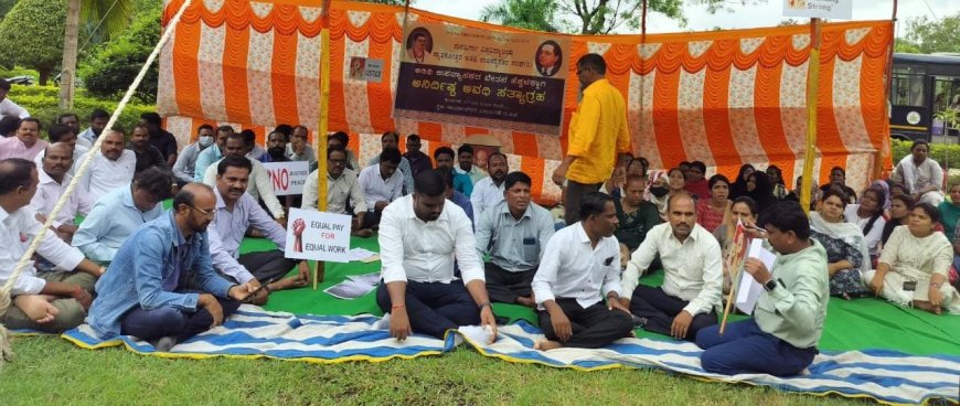 ಗುಲ್ಬರ್ಗ ವಿಶ್ವವಿದ್ಯಾಲಯದ ಅತಿಥಿ ಉಪನ್ಯಾಸಕರ ಸಂಘದಿಂದ ಅನಿರ್ದಿಷ್ಠಾವಧಿ ಸತ್ಯಾಗ್ರಹ..