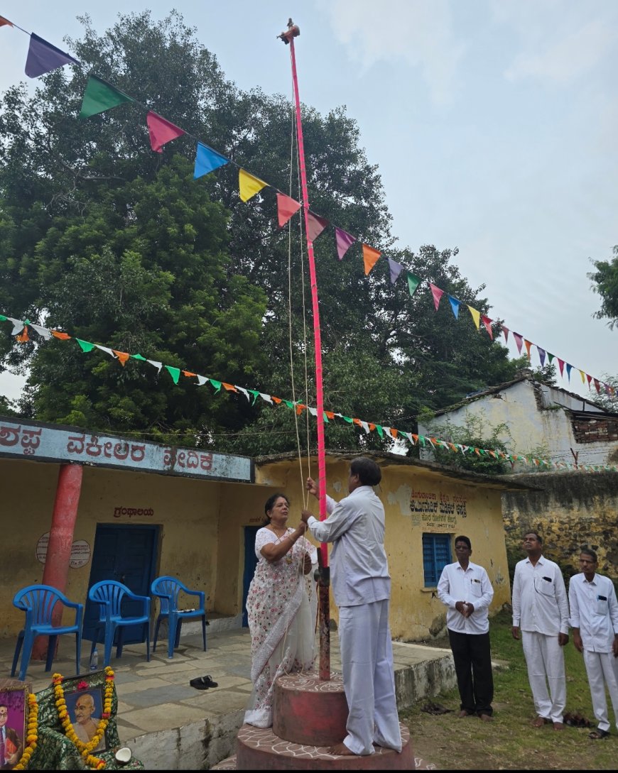 ಚೌಡೇಶ್ವರಿ ಶಾಲೆಯಲ್ಲಿ ಡಾ.ಇಂದಿರಾ ಶಕ್ತಿ ಅವರು  ಧ್ವಜಾರೋಹಣ ನೆರವೇರಿಸಿದರು