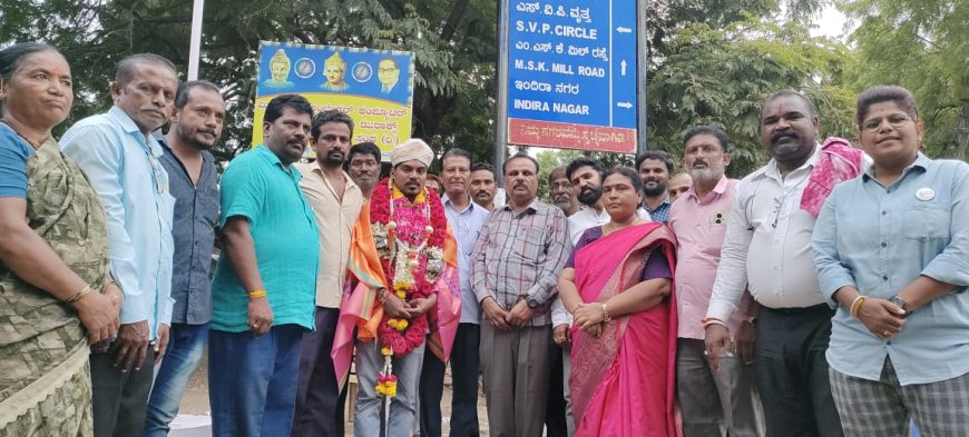 ಅಮೇರಿಕ ತೆರಳುತ್ತಿರುವ ಪ್ರಜ್ವಲ್‌ಗೆ    ಬೆರಳಚ್ಚುಗಾರರು ಶುಭ ಕೋರಿದರು