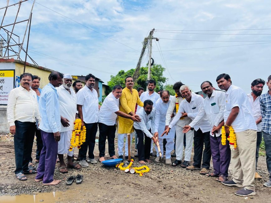 ಪಟ್ಟಣ ಕ್ರಾಸ್‌ನ್ ನಲ್ಲಿ ಸಿಸಿ ರಸ್ತೆಗೆ ಅಲ್ಲಮಪ್ರಭು ಪಾಟೀಲ್ ಚಾಲನೆ