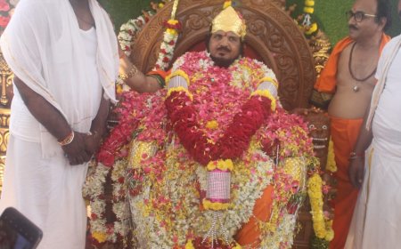 ಶ್ರೀ ಪರಮಪೂಜ್ಯ ಡಾ. ಅಪ್ಪಾರಾವದೇವಿ ಮುತ್ಯಾ ಮಹಾರಾಜರಿಗೆ  ಸುವರ್ಣ ಕಿರೀಟ ಧಾರಣೆ