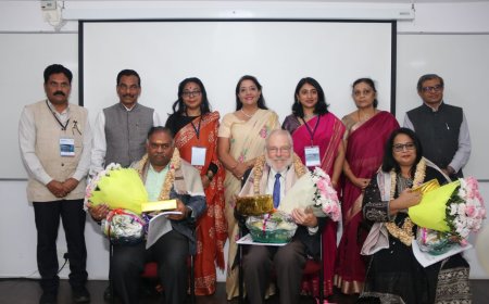 “ಸಮಾಜದಲ್ಲಿ, ಸಾಹಿತ್ಯ ಮತ್ತು ಮಾಧ್ಯಮಗಳು ಸಾರ್ವಜನಿಕ ಪ್ರಜ್ಞೆಯನ್ನು ರೂಪಿಸುವಲ್ಲಿ ಪ್ರಮುಖ ಪಾತ್ರ ವಹಿಸುತ್ತಿವೆ.:ಆಯೇಶಾ ಖಾನುಮ್
