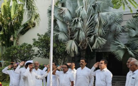 ಹೈದರಾಬಾದ್ ಕರ್ನಾಟಕ ಶಿಕ್ಷಣ ಸಂಸ್ಥೆಯಲ್ಲಿ ಧ್ವಜಾರೋಹಣ ನೆರವೇರಿಸಿದ ಶ್ರೀ ಶಶೀಲ್ ಜಿ ನಮೋಶಿ