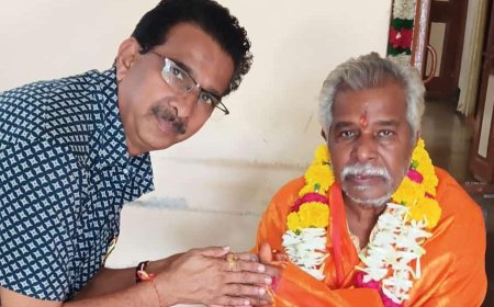 ವಿಶ್ವಕರ್ಮ ಜಯಂತಿ ನಿಮಿತ್ತ ವಾಸ್ತುಬ್ರಹ್ಮ ಶ್ರೀ ಯಚ್ಚಿರೇಶ  ಮಾಡ್ಯಾಳಕರ್ ಅವರಿಗೆ ಸನ್ಮಾನಿಸಿದ ಶಿವರಾಜ ಅಂಡಗಿ