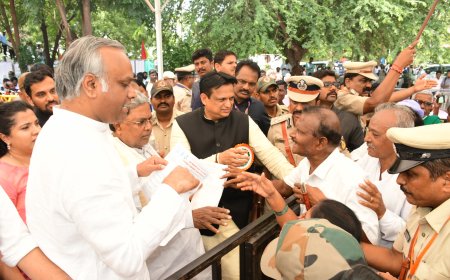 ನಿಶ್ಚಿತ ಪಿಂಚಣ  ಒದಗಿಸಿಕೊಡಬೇಕೆಂದು  ಮಲ್ಲಿನಾಥ ಕಳಸ್ಕರ್ ನೇತೃತ್ವದಲ್ಲಿ ಮುಖ್ಯಮಂತ್ರಿ ಸಿದ್ದರಾಮಯ್ಯ ಅವರಿಗೆ ಮನವಿ