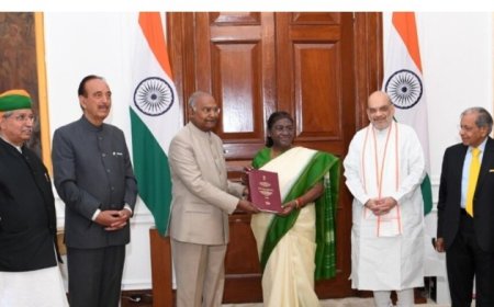 ಒಂದು ರಾಷ್ಟ್ರ, ಒಂದು ಚುನಾವಣೆ. ಮಾಜಿ ರಾಷ್ಟ್ರಪತಿ ರಾಮನಾಥ್ ಕೋವಿಂದ್ ಸಮಿತಿ ವರದಿಗೆ  ಕೇಂದ್ರ ಸಂಪುಟದಲ್ಲಿ ಅನುಮೋದಿಸಿದೆ.