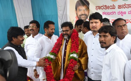 ಛಲವಾದಿ ನಾರಾಯಣಸ್ವಾಮಿ ಯವರಿಗೆ ದತ್ತಾತ್ರೇಯ ಪಾಟೀಲ್ ರೇವೂರ್ ಹಾಗೂ ಡಾ ಅಂಬಾರಾಯ ಅಷ್ಠಗಿ ಯವರಿಂದ ಗೌರವ ಸನ್ಮಾನ