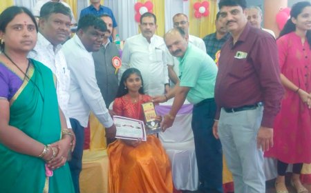 ಎಸ್ . ಎಸ್ಎ.ಲ್ ಸಿ ಪರೀಕ್ಷೆಯಲ್ಲಿ ಪ್ರಥಮ ದರ್ಜೆಯಲ್ಲಿ ಪಾಸಾದ ವಿದ್ಯಾರ್ಥಿ ವಿಜಯಲಕ್ಷ್ಮಿ ಅವರಿಗೆ ಸನ್ಮಾನ