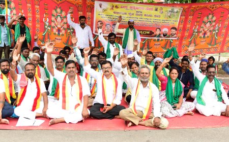 ಗಂವ್ಹಾರ  ಗ್ರಾಮ ಪಂಚಾಯತಿಯ ಅಧ್ಯಕ್ಷರ ಸದಸ್ಯತ್ವದಿಂದ ಪಿಡಿಓ  ಮತ್ತು ಅಭಿಯಂತರರನ್ನು ಸೇವೆಯಿಂದ   ವಜಾಗೊಳಿಸಲು  ಧರಣಿ : ಅಮೃತ್ ಪಾಟೀಲ ಸಿರನೂರ