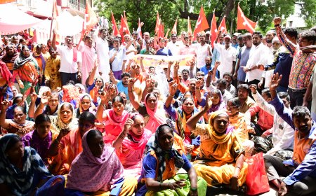 ಪೌರ ಕಾರ್ಮಿಕರ ವಿವಿಧ ಬೇಡಿಕೆ ಈಡೇರಿಕೆಗೆ ಆಗ್ರಹಿಸಿ ಕಲಬುರ್ಗಿಯಲ್ಲಿ ಪ್ರತಿಭಟನೆ