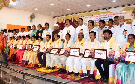 ಶಿಕ್ಷಕರಿಗೆ ಪ್ರಶಸ್ತಿ ಪ್ರದಾನ