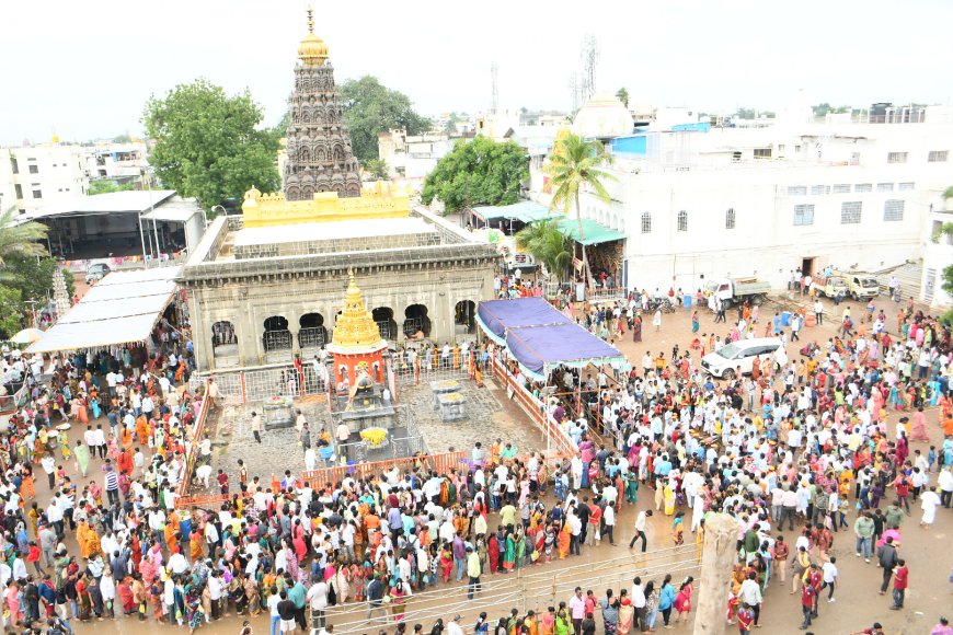 ಶ್ರಾವಣ ಮಾಸದ ಕೊನೆಯ ಸೋಮವಾರ ಇಂದು ಅಪಾರ ಭಕ್ತರು  ಶ್ರೀ ಶರಣಬಸವೇಶ್ವರರ ದರ್ಶನ ಪಡೆದರು.