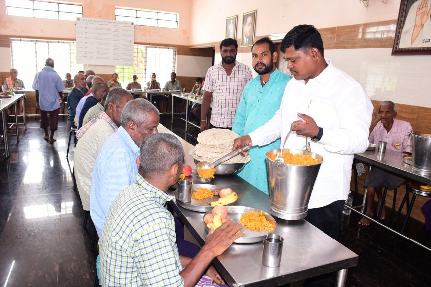 ಶಿವಕುಮಾರ ಎಸ್.ಕಿಳ್ಳಿ ಜನುಮದಿನದಂದು ನಿರಾಶ್ರಿತರರಿಗೆ ಅನ್ನ ದಾಸೋಹ