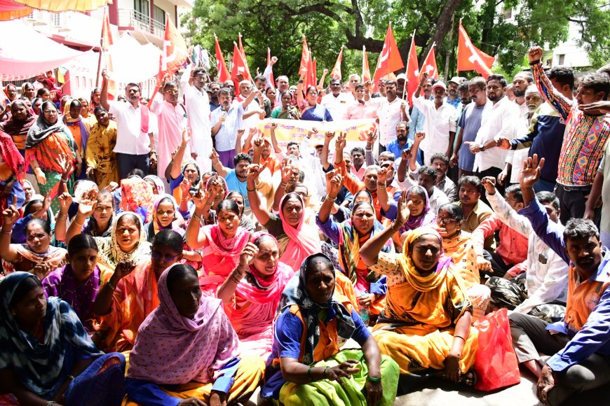 ಪೌರ ಕಾರ್ಮಿಕರ ವಿವಿಧ ಬೇಡಿಕೆ ಈಡೇರಿಕೆಗೆ ಆಗ್ರಹಿಸಿ ಕಲಬುರ್ಗಿಯಲ್ಲಿ ಪ್ರತಿಭಟನೆ