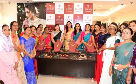 ಕಲಬುರಗಿಯ ಟಾಟಾ ತನಿಷ್ಕ್ ಚಿನ್ನಾಭರಣ ಶೋರುಂನಲ್ಲಿ ನವರಾಣ  ಹೊಸ ಉತ್ಪನ್ನ ಬಿಡುಗಡೆ ಮಾಡಲಾಯಿತು.