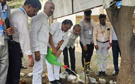 ಪರಿಸರ ಸ್ವಚ್ಛತೆ ಮತ್ತು ಸಂರಕ್ಷಣೆ ನಮ್ಮೆಲ್ಲರ ಹೊಣೆ ಶ್ರೀ ಶಶೀಲ್ ಜಿ ನಮೋಶಿ.