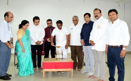 ಮೊಬೈಲ್ ಡೆಂಟಲ್ ಫೋಟೋಗ್ರಾಫಿ' ಕಾರ್ಯಾಗಾರ ಶಶೀಲ ನಮೋಶಿ ಉದ್ಘಾಟಿಸಿದರು.