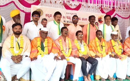ಜಾನಪದ ಸಾಹಿತ್ಯದಿಂದ ಸಾಮಾಜಿಕ ಪರಿವರ್ತನೆ ಸಾಧ್ಯ: ಶ್ರೀ ಸಿದ್ಧಲಿಂಗ ಸ್ವಾಮೀಜಿ ಅಭಿಮತ