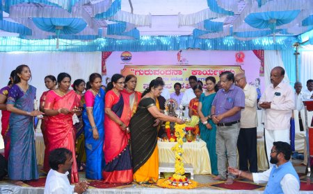 ಕಲಬುರಗಿಯ ಚೌಡೇಶ್ವರ ಶಾಲೆಯಲ್ಲಿ ಹಳೆ ವಿದ್ಯಾರ್ಥಿಗಳಿಂದ ಗುರುವಂದನಾ ಕಾರ್ಯಕ್ರಮ ನಡೆಯಿತು. ಚೌಡೇಶ್ವರ ಶಾಲೆಯಲ್ಲಿ ಗುರುವಂದನಾ ಸಂಭ್ರಮ