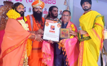 ಡಾ: ಆನಂದ ಗುರೂಜಿಯಿಂದ ಅಮಣೆ ರವರಿಗೆ ಪ್ರಶಸ್ತಿ