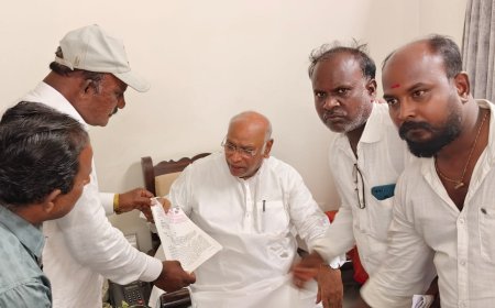 ಕರ್ನಾಟಕ ಸರ್ಕಾರಕ್ಕೆ ನಿರ್ದೇಶನ ನೀಡಬೇಕೆಂದು  ಡಾ. ಖರ್ಗೆಗೆ ಅವರಿಗೆ ಕರ್ನಾಟಕ ರಾಜ್ಯ ಮಾದಿಗ ಸಮಾಜ (ರಿ) ವತಿಯಿಂದ ಮನವಿ