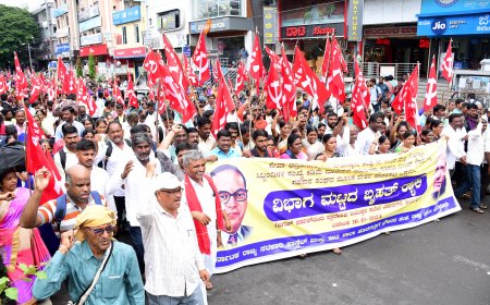 ಬಾಕಿ ವೇತನ ಪಾವತಿಗೆ ಆಗ್ರಹಿಸಿ ಹಾಸ್ಟೆಲ್ ಹೊರಗುತ್ತಿಗೆ ನೌಕರರ ವಿಭಾಗ ಮಟ್ಟದ ರ್ಯಾಲಿ