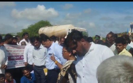 ರಸ್ತೆ ದುರಸ್ತಿಗಾಗಿ ಟೆಂಗಳಿ  ಗ್ರಾಮಸ್ಥರ ವಿನೂತನ ಪ್ರತಿಭಟನೆ.