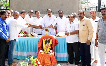 ವಾಡ೯ ನಂ 44 ಕುಡಿಯುವ ನೀರಿನ ಘಟಕ ಅಲ್ಲಮಪ್ರಭು ಪಾಟೀಲ ಉದ್ಘಾಟನೆ