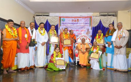 ಸಾಧಕೋತ್ತಮರಿಗೆ   ‘ಶ್ರೀಮಧ್ವ ವಿಜಯ’ ಪ್ರಶಸ್ತಿ ಪ್ರದಾನ