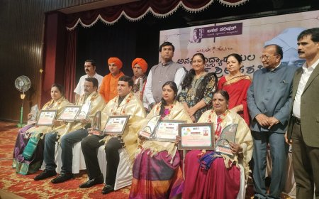 ಅನನ್ಯ ವಿದ್ಯಾ ದೇಗುಲ ಹಾಗೂ ಆಚಾರ್ಯಶ್ರೀ ಪ್ರಶಸ್ತಿಗೆ ವಿ ಜಿ ಪದವಿ ಪೂರ್ವ.ಕಾ ಉಪನ್ಯಾಸಕಿ - ಶ್ರೀಮತಿ ರಷ್ಮೀ ಅಂಟೂರಮಠ ಆಯ್ಕೆ
