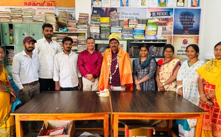 ಸಂಗಮೇಶ ಹಿರೇಮಠ ಅವರಿಗೆ ಗೌರವಿಸಿ ಸನ್ಮಾನಿಸಿದರು