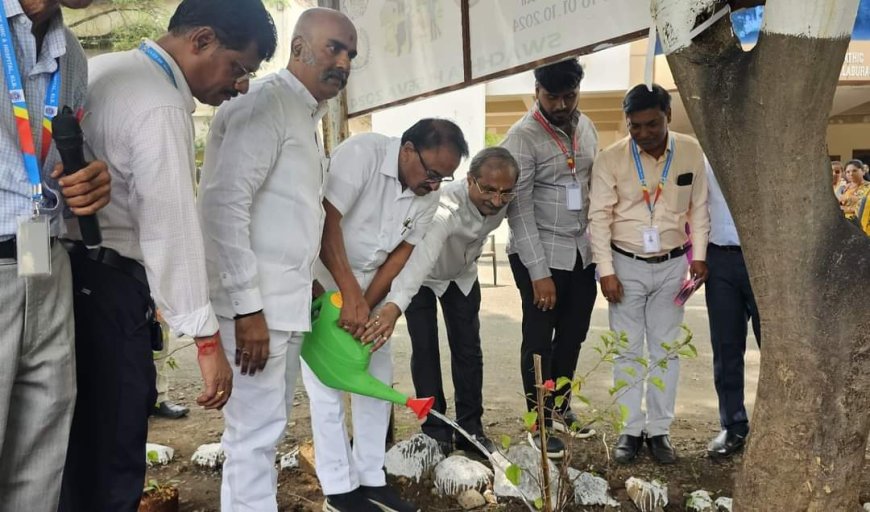 ಪರಿಸರ ಸ್ವಚ್ಛತೆ ಮತ್ತು ಸಂರಕ್ಷಣೆ ನಮ್ಮೆಲ್ಲರ ಹೊಣೆ ಶ್ರೀ ಶಶೀಲ್ ಜಿ ನಮೋಶಿ.