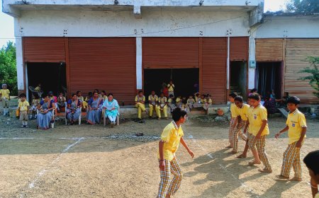 ಕಮಲನಗರ | ಭಾಗಿರಥಿ ಪಬ್ಲಿಕ್ ಶಾಲೆಯಲ್ಲಿ ಬುಧವಾರ ಮಕ್ಕಳ ದಿನಾಚರಣೆ ಪ್ರಯುಕ್ತ ಅಂತರ ಶಾಲಾ ಮಟ್ಟ ಕ್ರೀಡಾಕೂಟಕ್ಕೆ ಡಾ. ಅಜಿತ್‍ಕುಮಾರ ಶಾಸ್ತ್ರೀ ಚಾಲನೆ