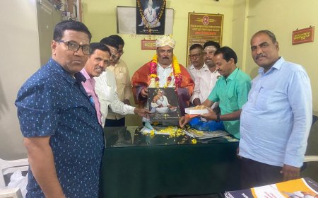 ಶಿವಶರಣಪ್ಪಾ ಕೊಳಾರ ರವರಿಗೆ ಗೌರವಿಸಿ ಸನ್ಮಾನಿಸಿದರು